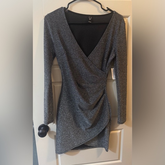 Windsor Dresses & Skirts - Windsor Sparkle Long Sleeve Dress Medium